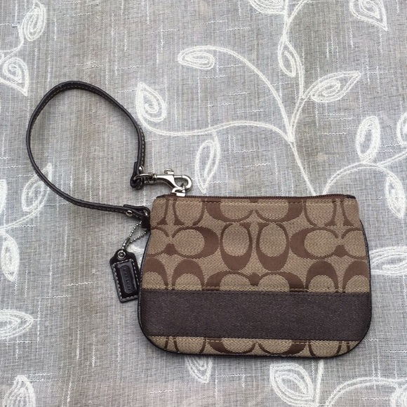 Coach Handbags - Coach wristlet